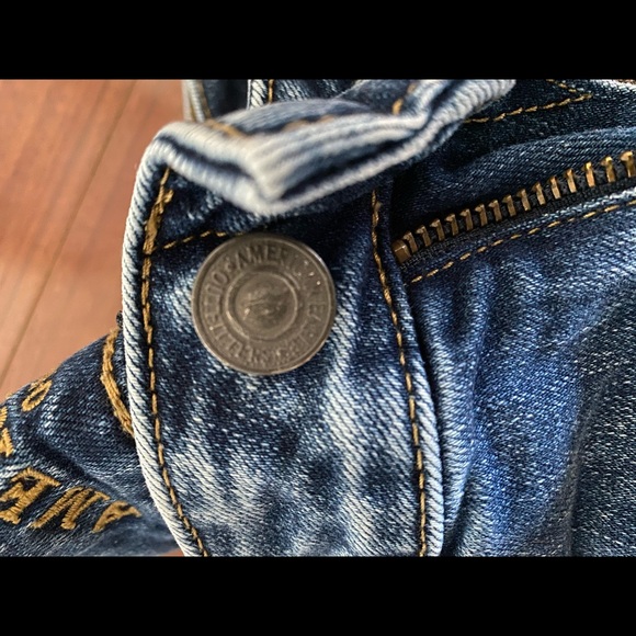 Distressed American Eagle Jeans - Picture 6 of 6